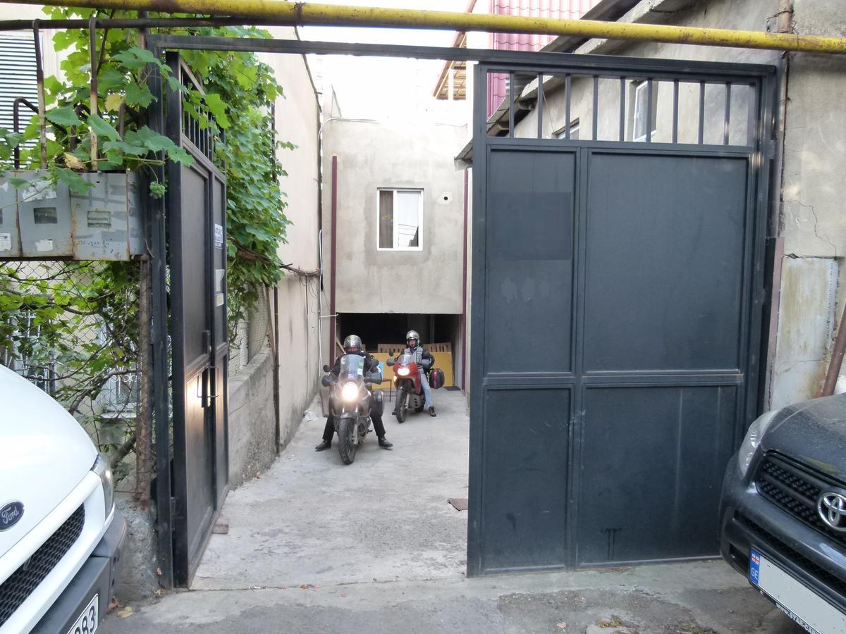 Why Me Eco-Friendly Hostel Tbilisi Exterior photo