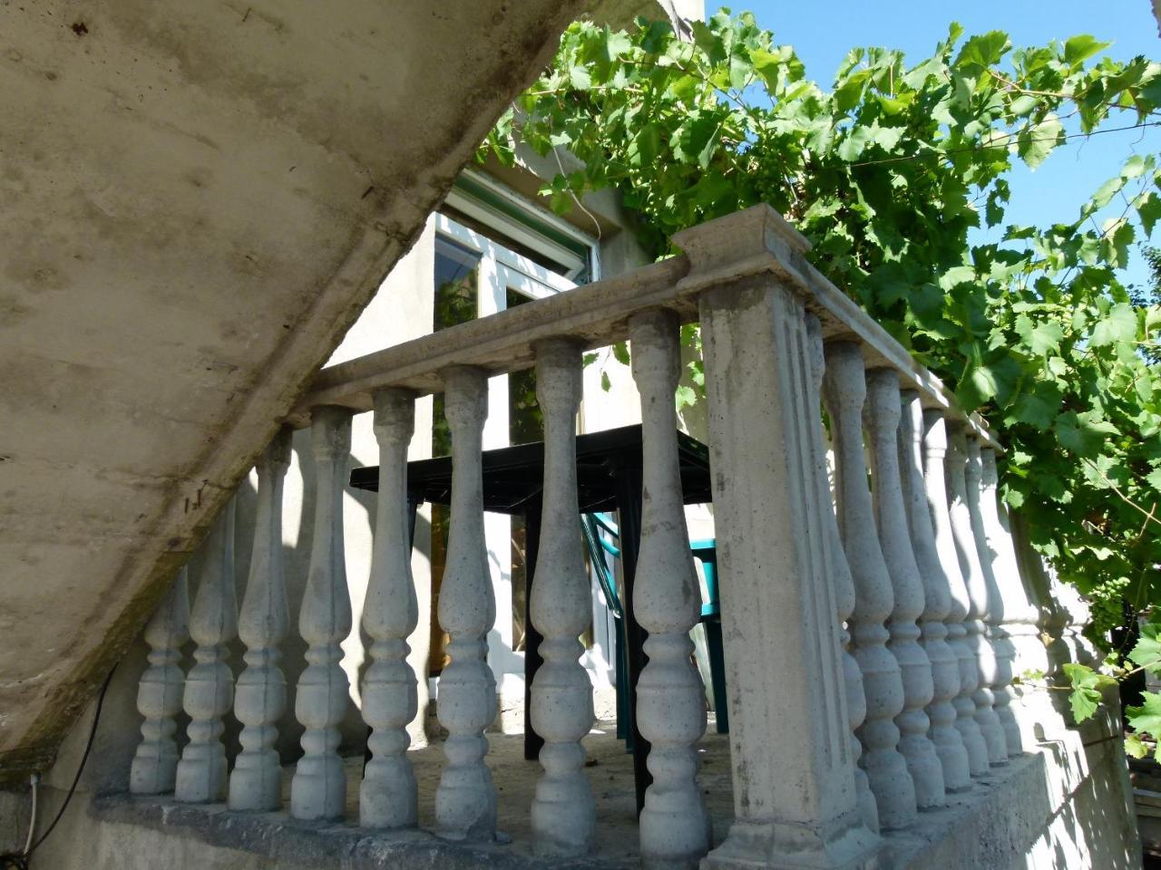 Why Me Eco-Friendly Hostel Tbilisi Exterior photo